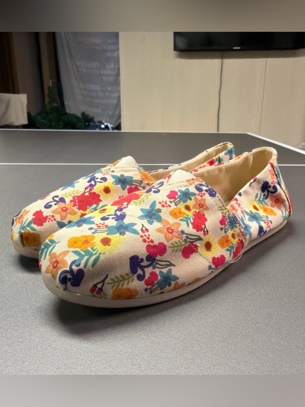 TOMS Women's Floral Canvas Flats Multicolor Slip-On US Size 9 - Picture 3 of 9